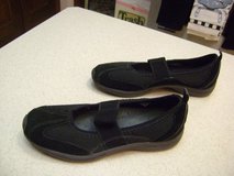 Women's Size 7 1/2  Easy Spirit Comfy Shoes For Standing Up All Day in Luke AFB, Arizona