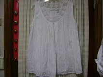 Pretty White Top Size 16W By "Roamans" in Luke AFB, Arizona