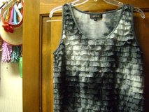 Pretty Ladies Ruffled Grey Ombre Top By "Karen Kane" Size 1X in Luke AFB, Arizona